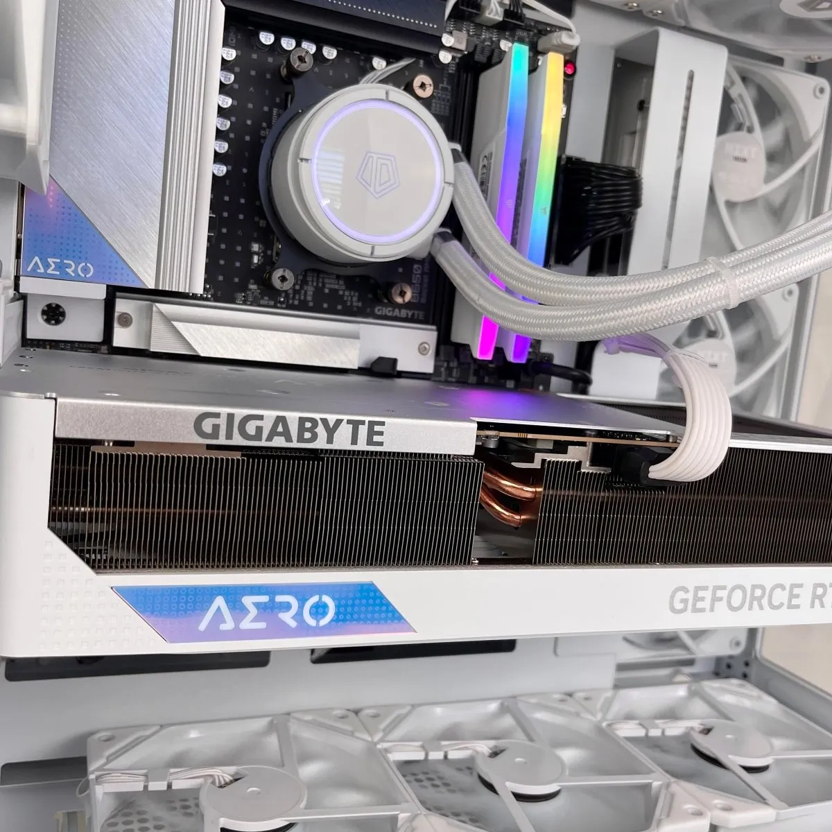 IGaming Ryzen 7/9 7950X3D | RTX 4070Ti super-4090 | H9 S-Performance