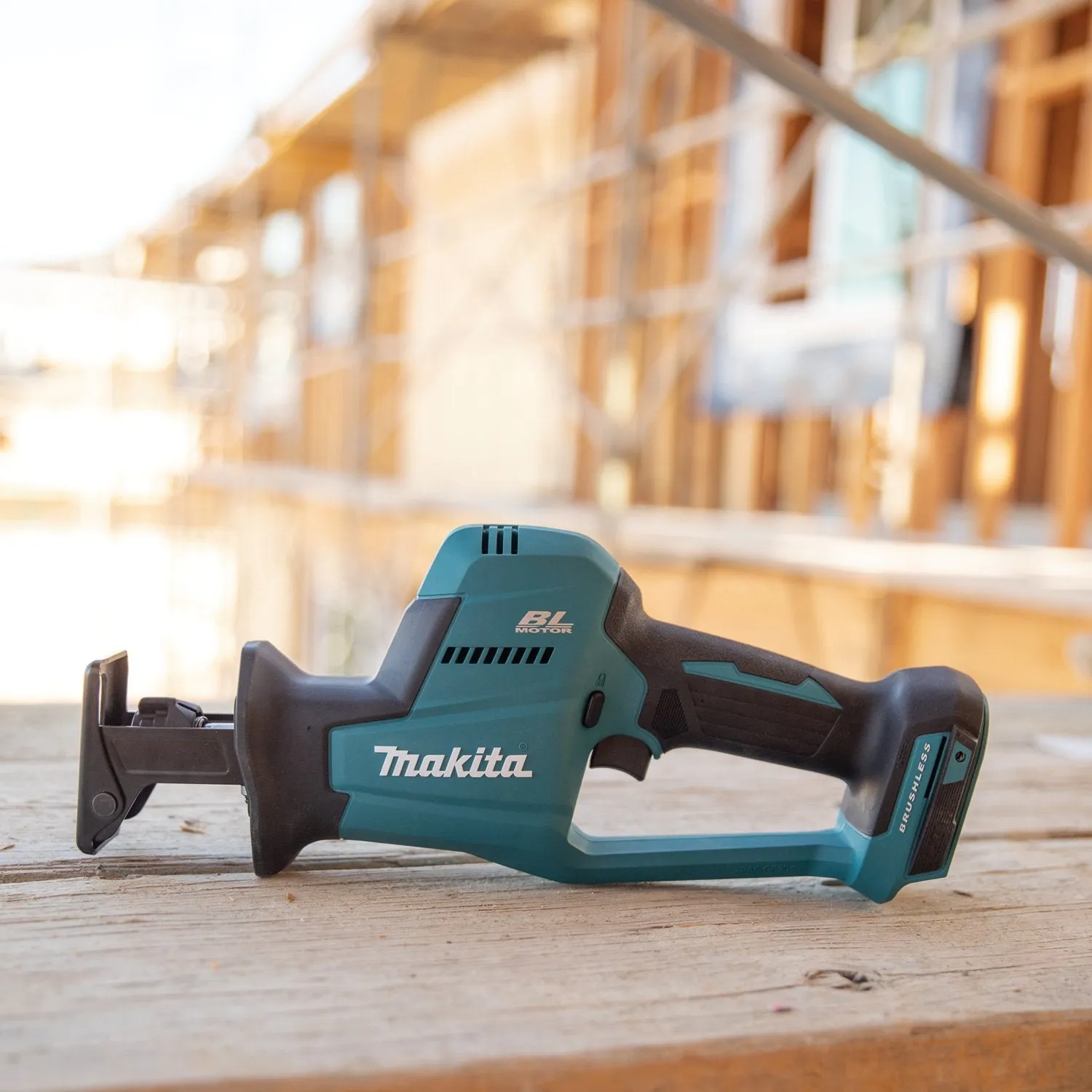 Makita (XRJ08Z) 18V Brushless Cordless Compact One‑Handed Reciprocating Saw, Tool Only