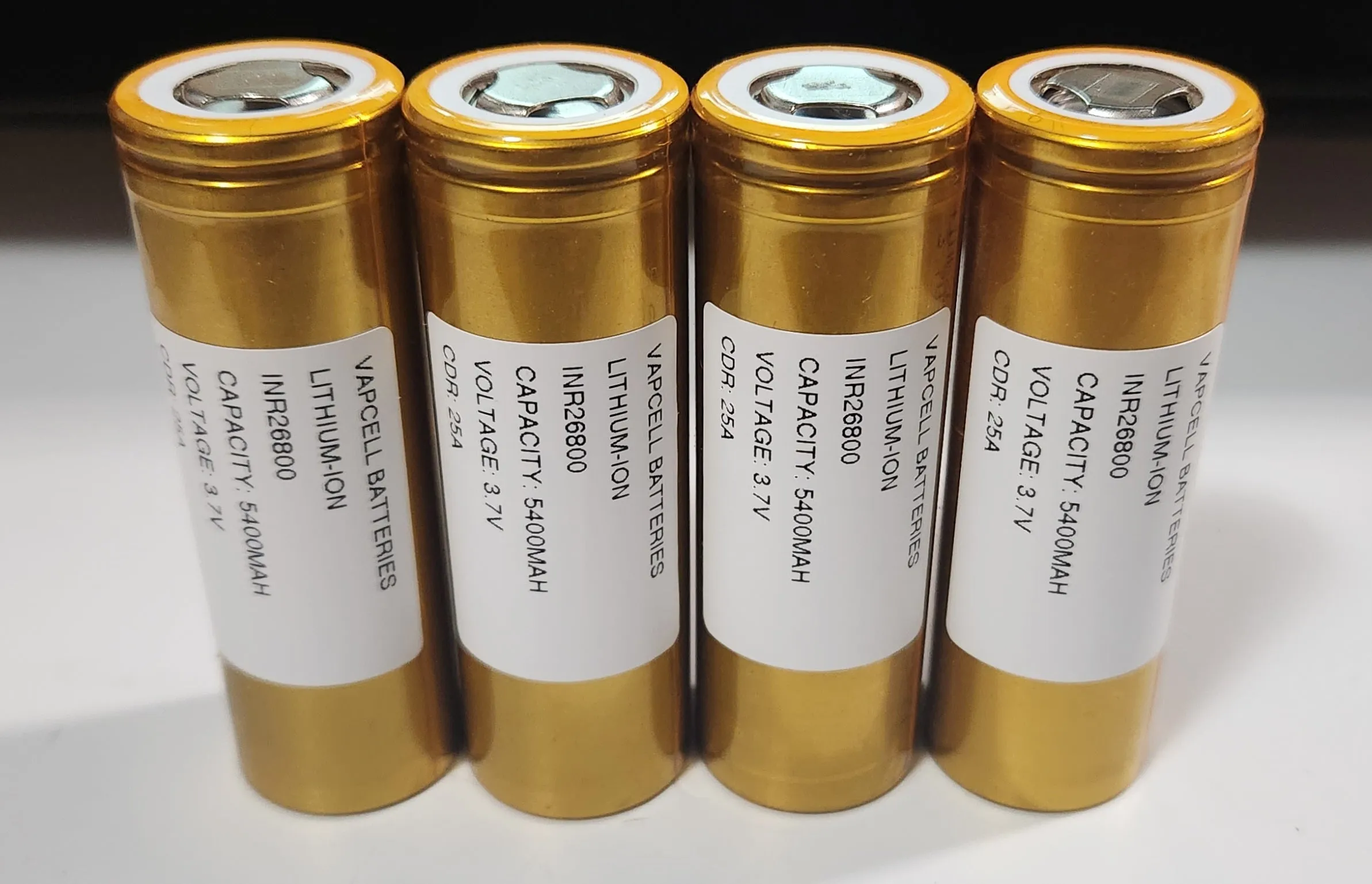 Vapcell INR26800 26800 6200mAh 25A Rechargeable Li-Ion Battery *** HAS TO BE PURCHASED WITH FLASHLIGHT   FEDEX ***