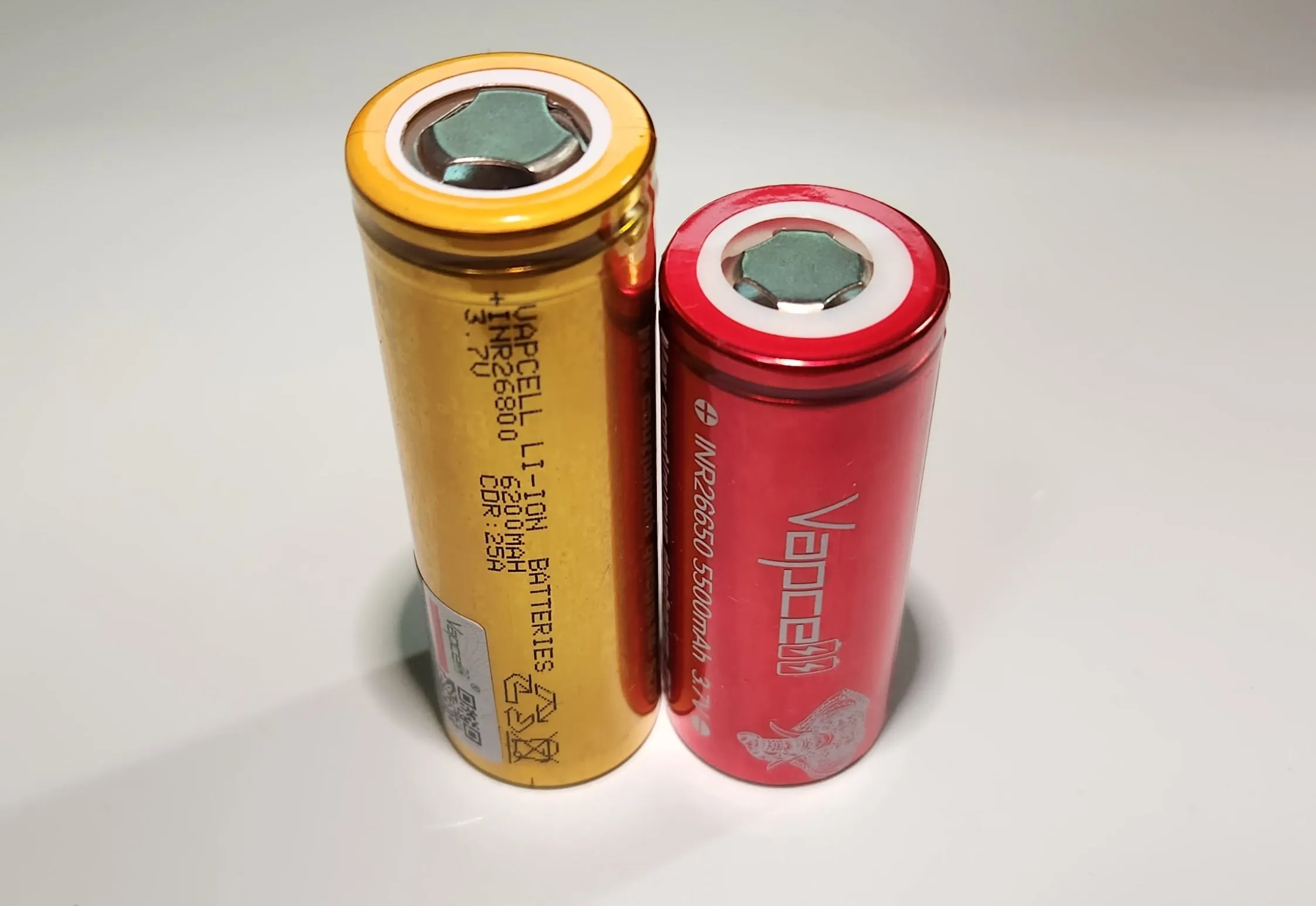 Vapcell INR26800 26800 6200mAh 25A Rechargeable Li-Ion Battery *** HAS TO BE PURCHASED WITH FLASHLIGHT   FEDEX ***